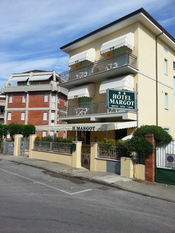 Hotel Margot Lido di Camaiore Exteriör bild