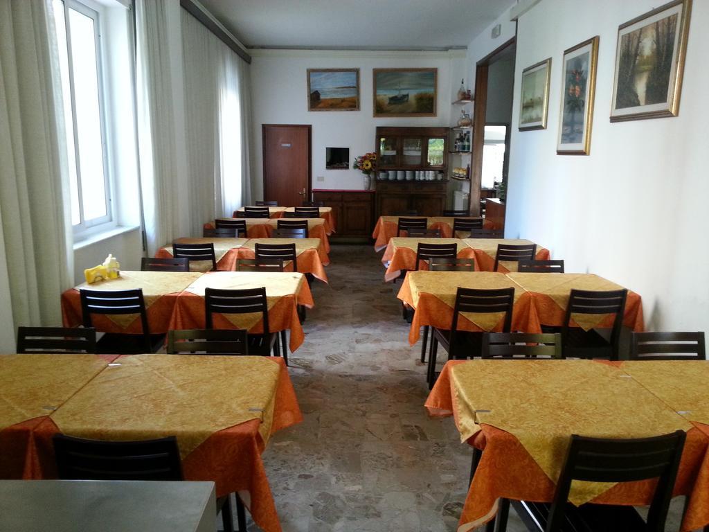 Hotel Margot Lido di Camaiore Exteriör bild