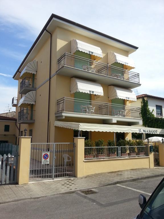 Hotel Margot Lido di Camaiore Exteriör bild