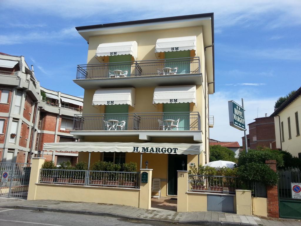 Hotel Margot Lido di Camaiore Exteriör bild