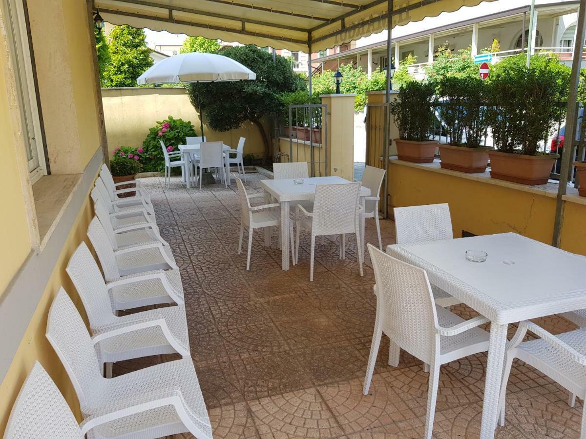 Hotel Margot Lido di Camaiore Exteriör bild
