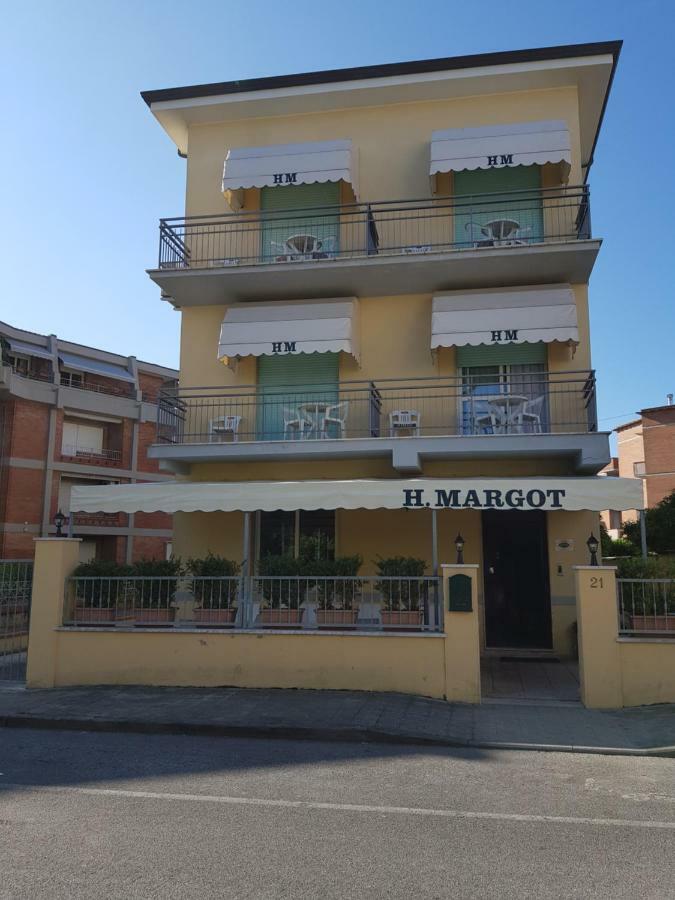 Hotel Margot Lido di Camaiore Exteriör bild
