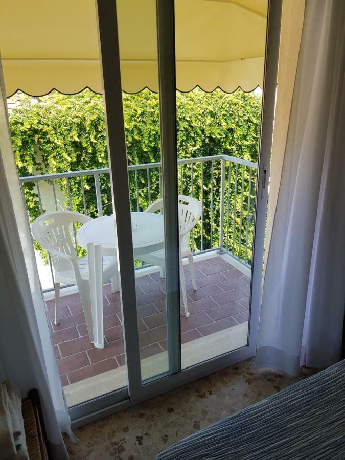 Hotel Margot Lido di Camaiore Rum bild